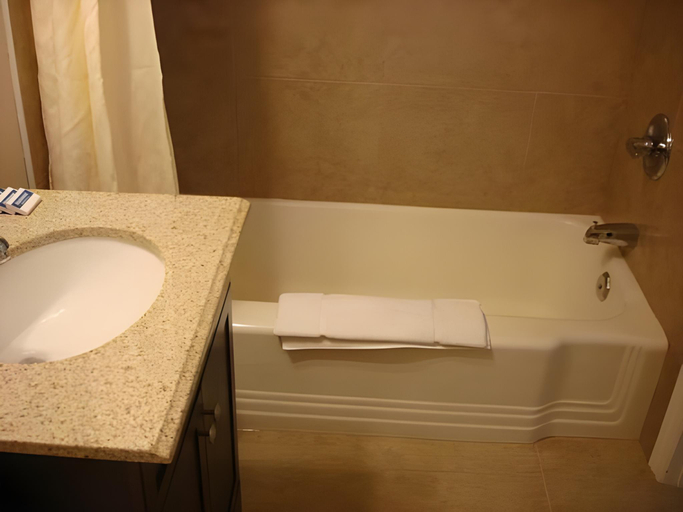 Bathroom 4, The Gables Inn, Lambton