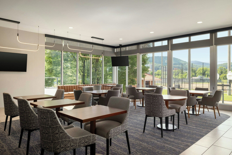 Food & Drinks 5, SpringHill Suites by Marriott Roanoke, Roanoke City