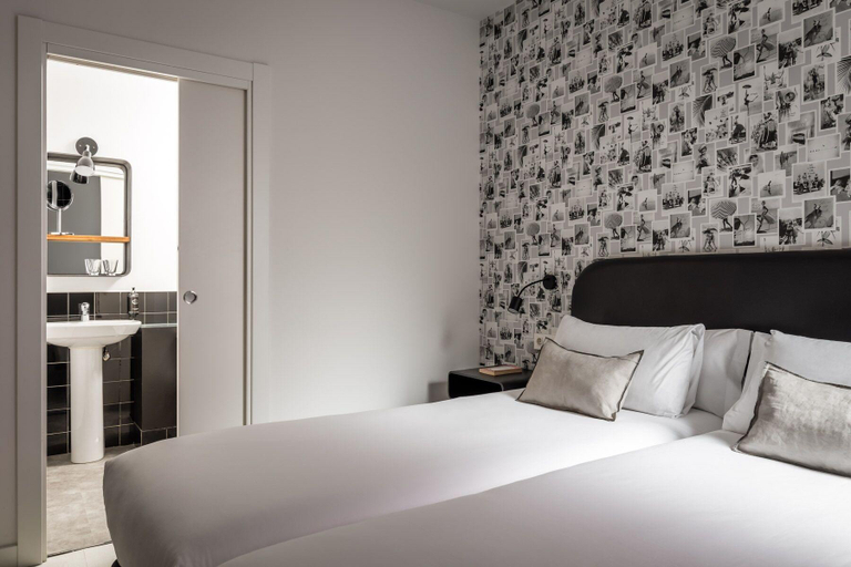 Bedroom 3, Cosmov Bilbao Hotel, Vizcaya