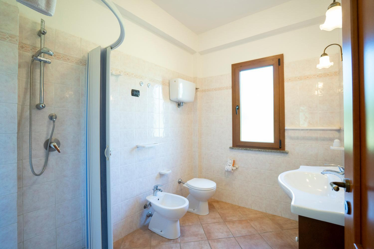 Bathroom 4, Ninea Panoramic Family Apartments - large pool with sea view, Vibo Valentia