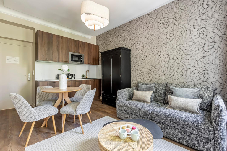 Others 3, Residence LeVilliers, Paris