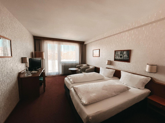 Bedroom 3, Hotel Bayerischer Hof, Bad Kissingen