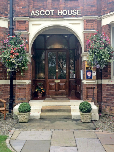 Entrance 3, Ascot House, York