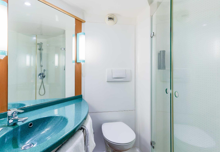 Bathroom 3, B&B Hotel Thionville Yutz Route Du Luxembourg, Moselle