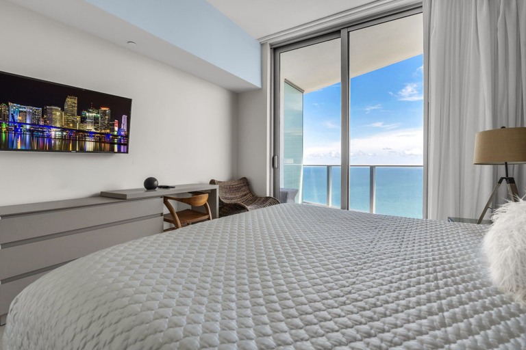 Bedroom 3, Luxury Penthouse! 4 BDR With Resort Amenities, Broward
