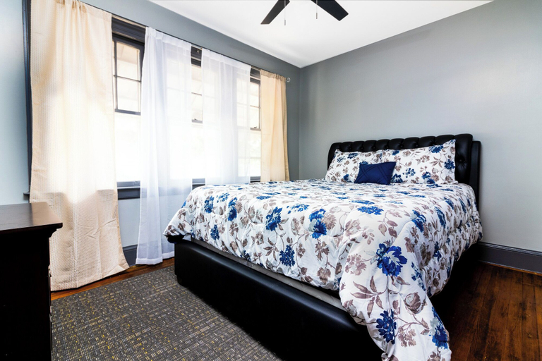 Room 5, 5Br, 1.5 Ba Close To Niagara Falls State Park, Niagara