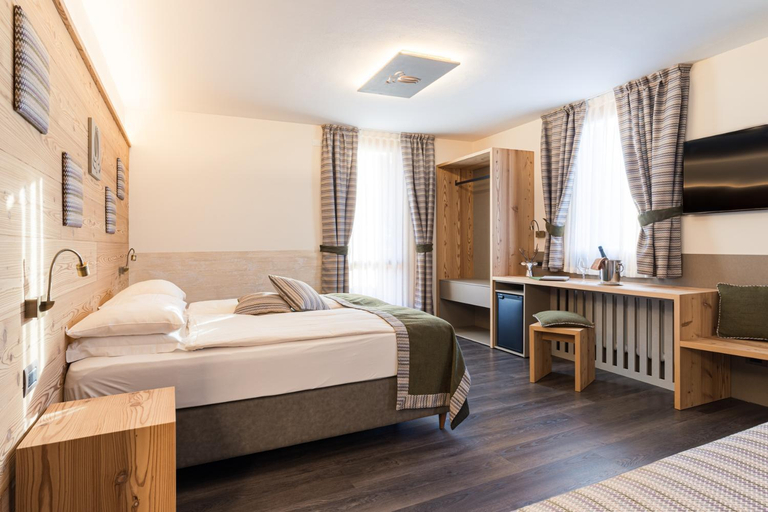 Bedroom 3, Albergo Ristorante Centrale, Trento