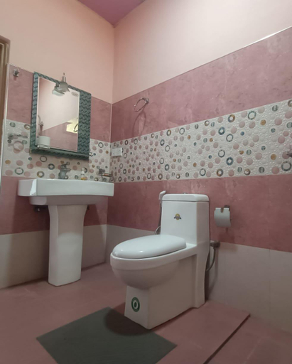 Bathroom 3, Ella Summer Lesser, Ella