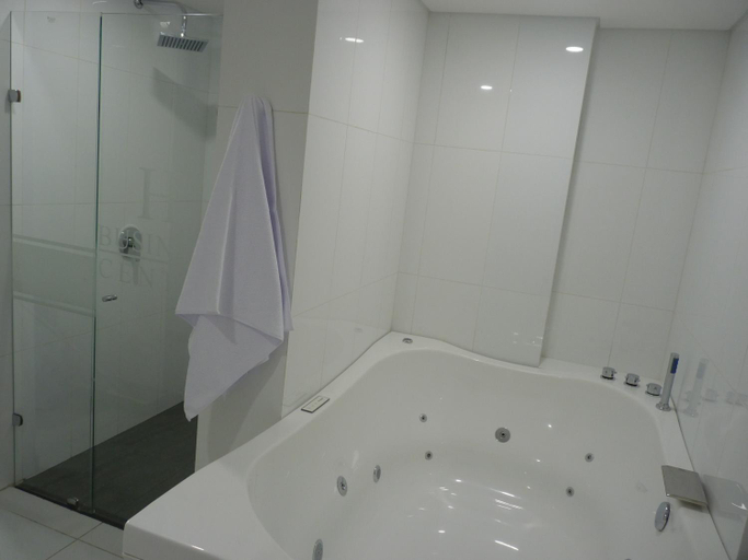 Bathroom 3, Hotel Business Center, Popayán