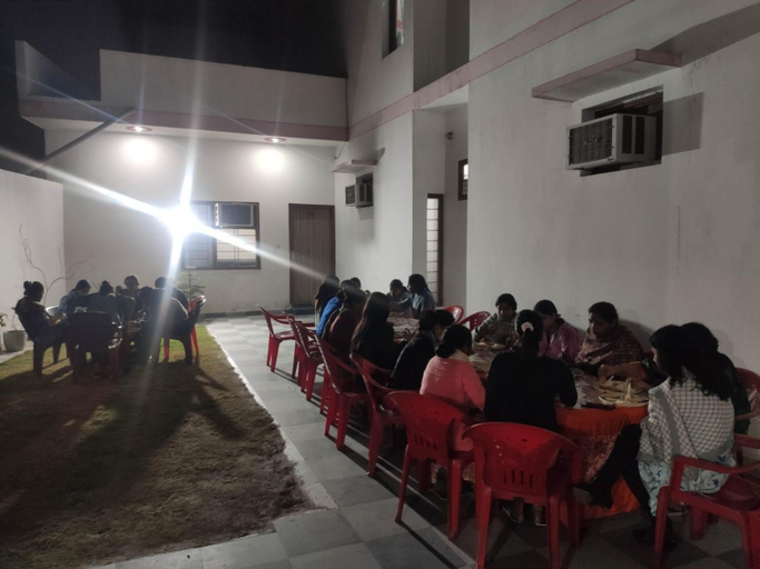 Food & Drinks, Roop Niwas , Amritsar