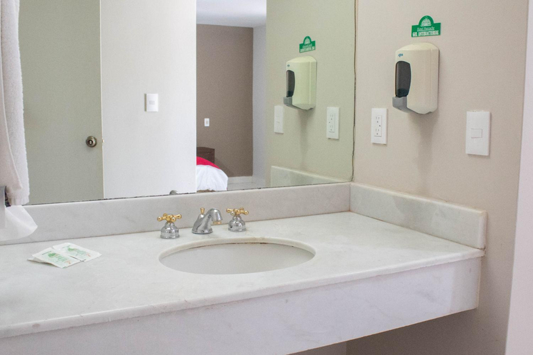 Bathroom 3, Hotel Huizache, Saltillo
