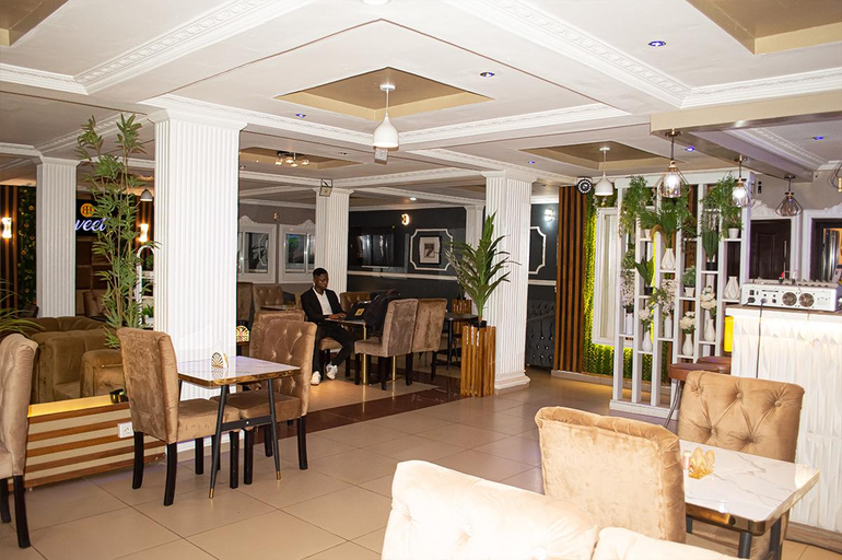 Food & Drinks 4, Bulon Hotel, Mfoundi