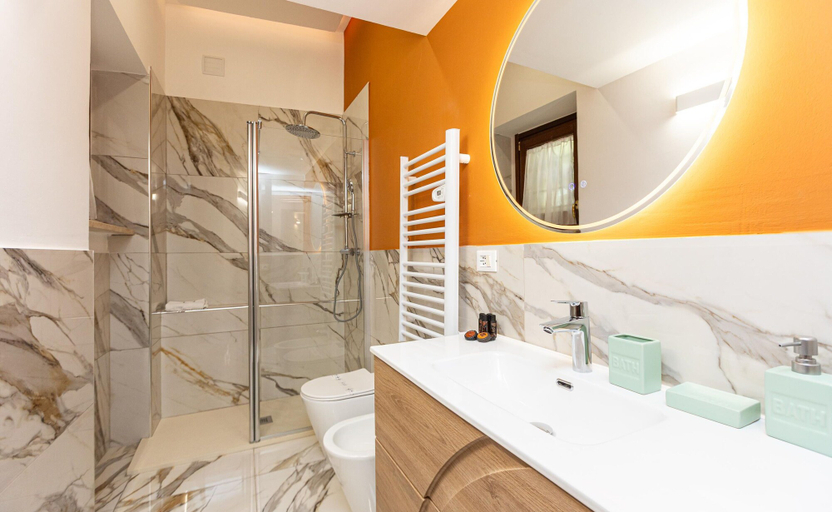 Bathroom 2, Rental in Rome Vicolo Trevi Apartment, Roma