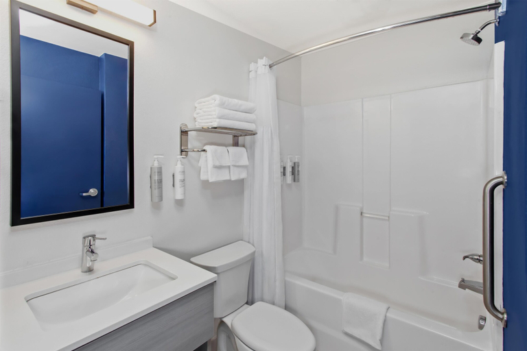 Bathroom 3, Spark by Hilton Rochester South, Olmsted