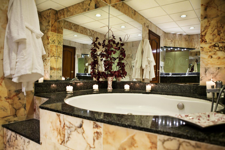 Bathroom, Hotel Dona Jimena, Burgos