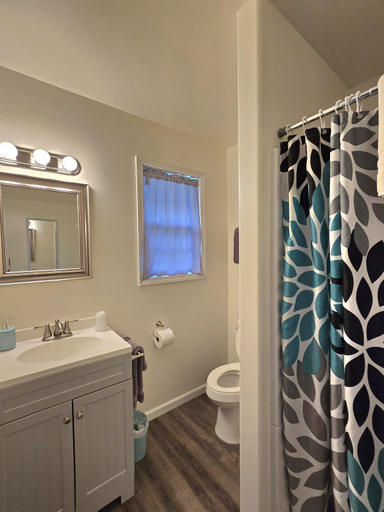 Bathroom 3, Pacific City Inn, Tillamook