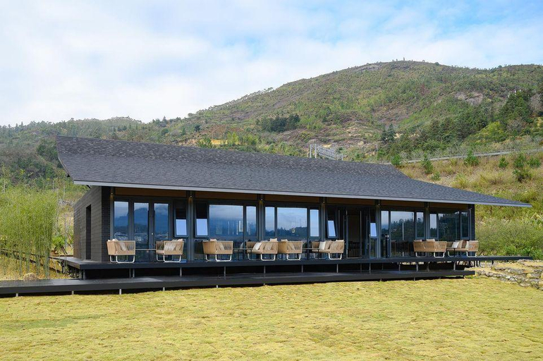 Exterior & Views
