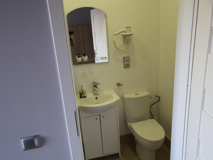 Bathroom 3, Jasna Hotelik self check-in, Warsaw