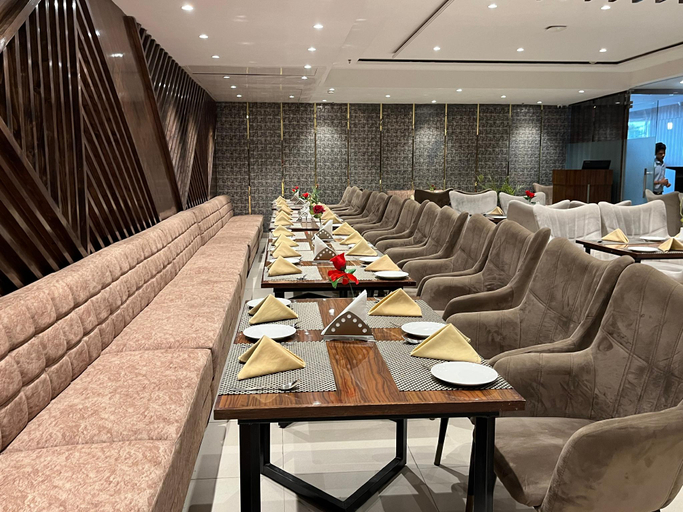 Food & Drinks 4, Hotel RRV with Free Parking, Amritsar