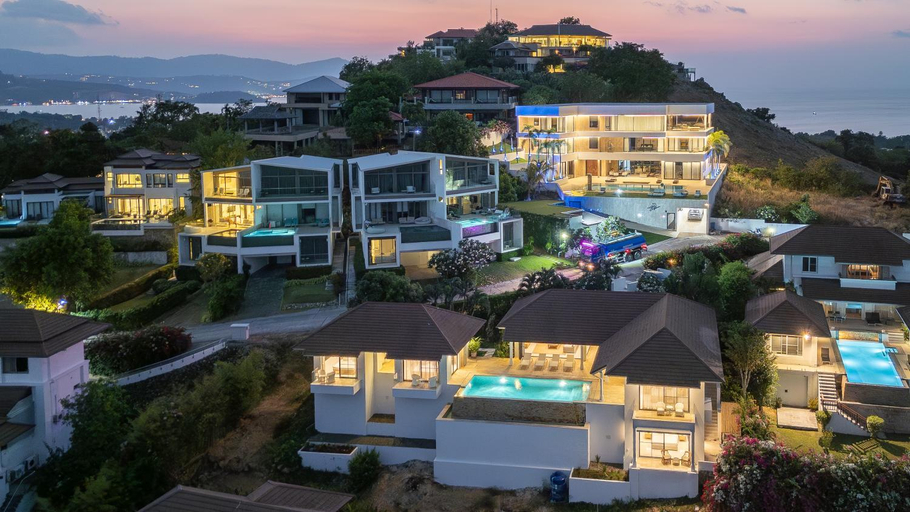 Exterior & Views