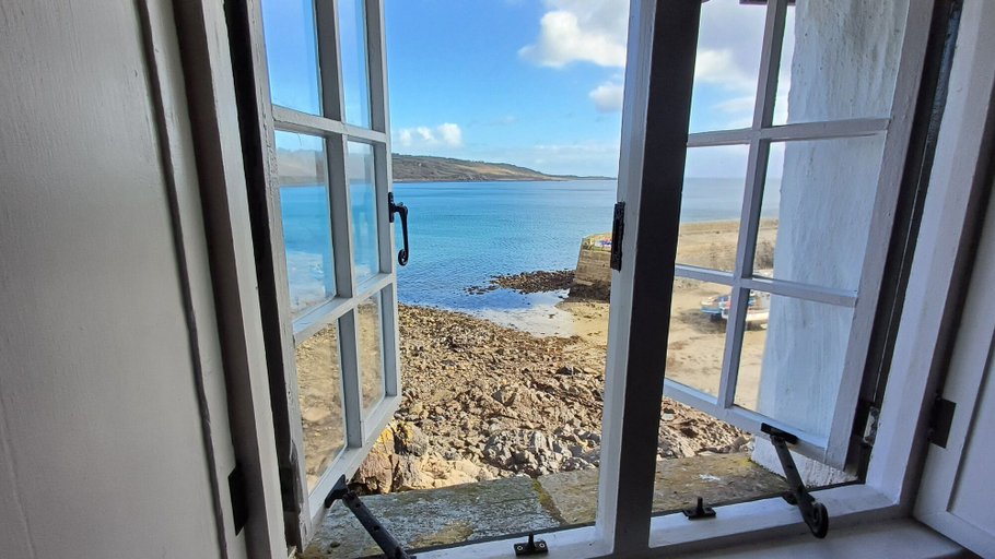 Room 2, The Old Post Office, Cornwall