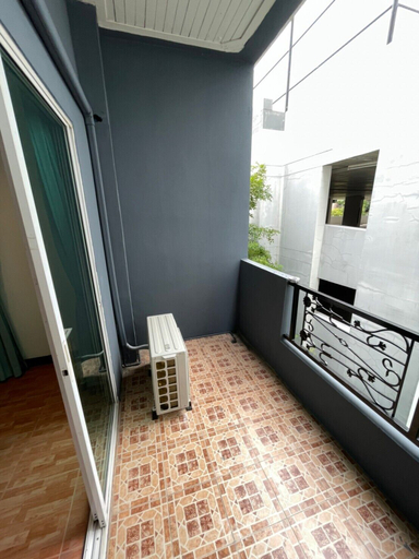 Others 5, The Base Inn, Pattaya