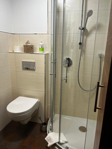 Bathroom 3, Henblas-Hotel, Märkischer Kreis