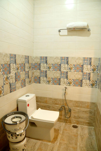 Bathroom 2, Hotel The Travel Bug Jaisalmer, Jaisalmer
