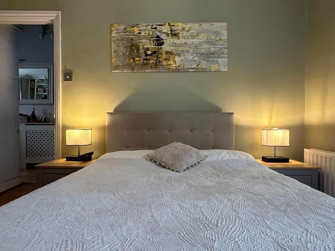 Others 5, My Sky - Serviced House well situated, London