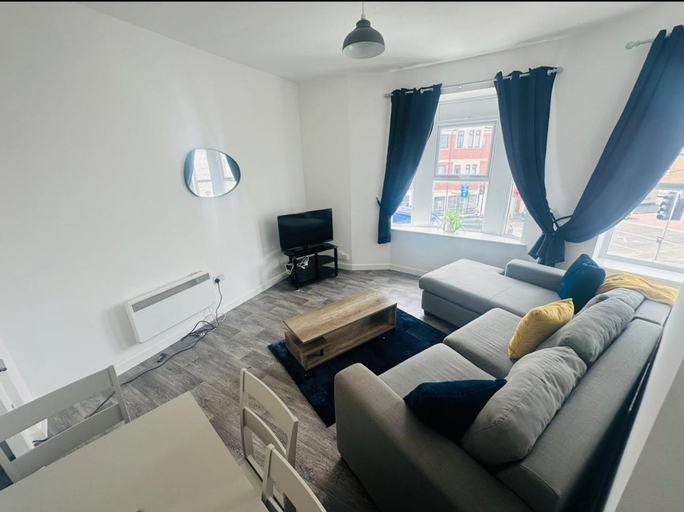 Others 3, Cardiff flat 3 mins to city centre sleeps up to 6, Cardiff