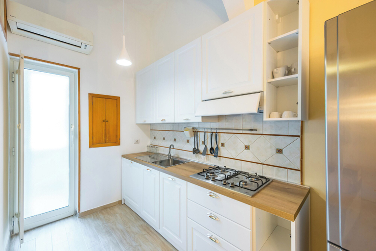 Private kitchen 5, Smooth Vibes at Chiaia by Napoliapartments, Napoli