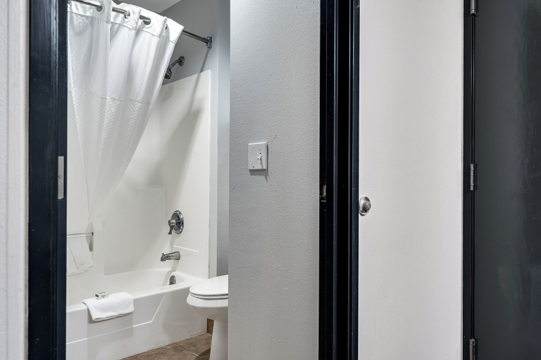 Bathroom 4, Baymont by Wyndham La Crosse/Onalaska, La Crosse