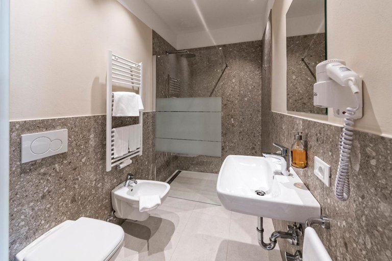 Bathroom 4, Hotel Jarolim, Bolzano