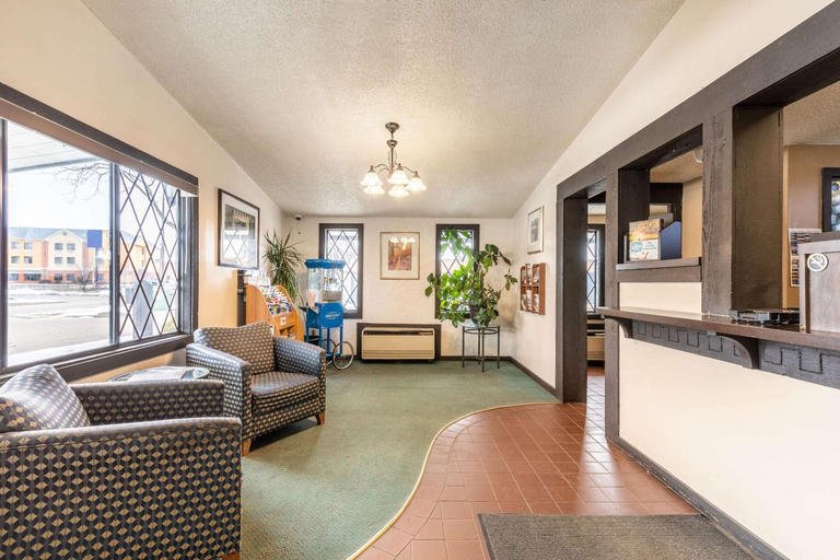 Public Area 2, Rodeway Inn & Suites I-94 Kenosha, Kenosha