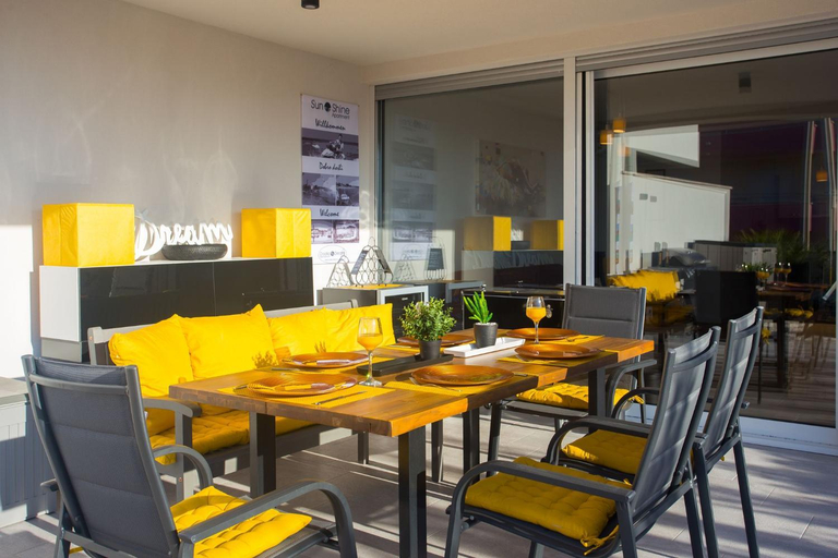 Food & Drinks 4, Deluxe 79m2 apartment with pool, 50 m2 garden lounge outdoor space, Okrug