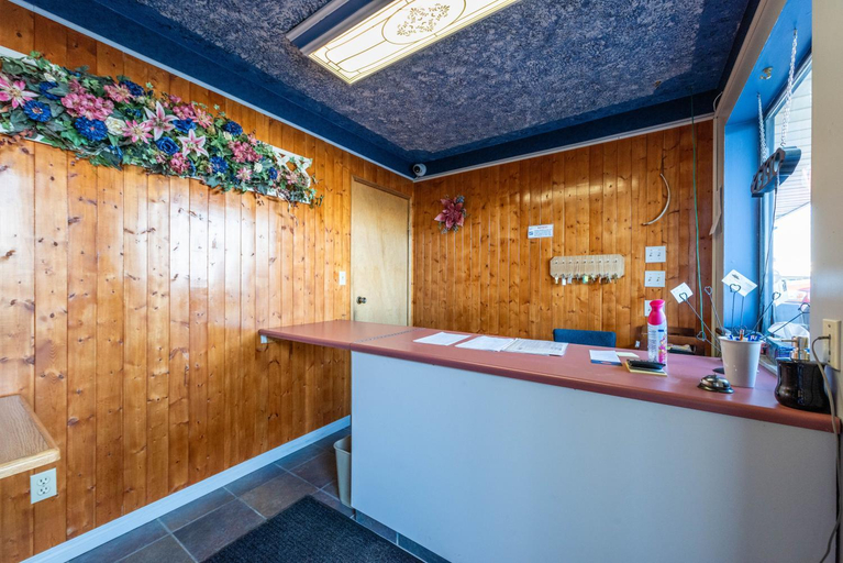 Public Area, BLUE HORSE MOTEL, Division No. 6