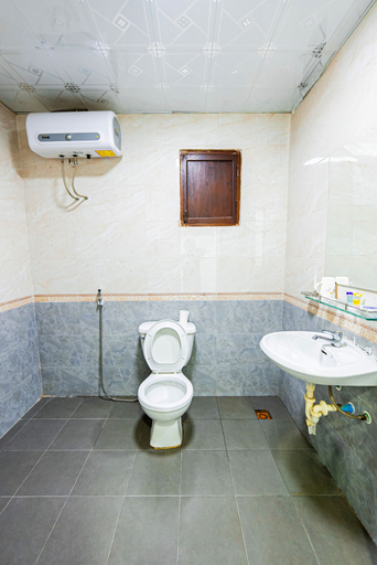 Bathroom 4, Chaleunxay Hotel, Vientiane