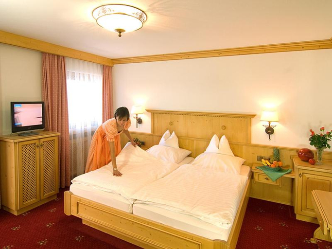 Bedroom 2, Gastehaus Weißes Rossl, Traunstein