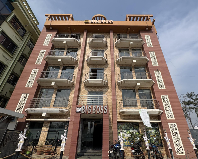 Exterior & Views