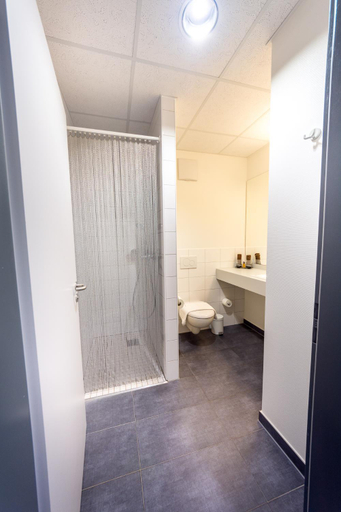 Bathroom 5, Hotel Burgholz, Düren