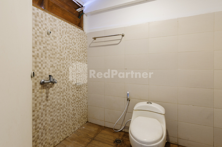 Bathroom 3, Pulau Bali Hotel Denpasar Mitra RedDoorz, Denpasar