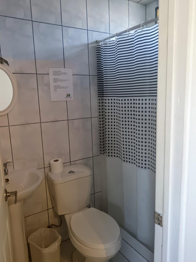 Bathroom 3, Pichilemuhostel SurfersView, Cardenal Caro