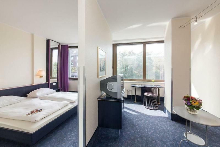 Bedroom 2, Hotel Mirage Düsseldorf-Neuss, Rhein-Kreis Neuss