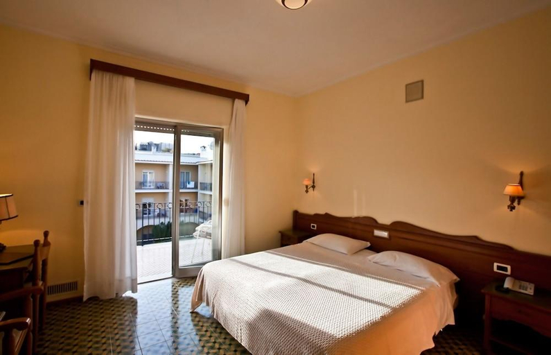 Bedroom 3, Hotel Terme Alexander, Napoli