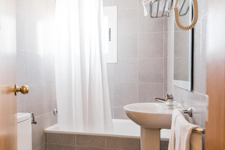 Bathroom 3, Hotel Golf Beach, Baleares
