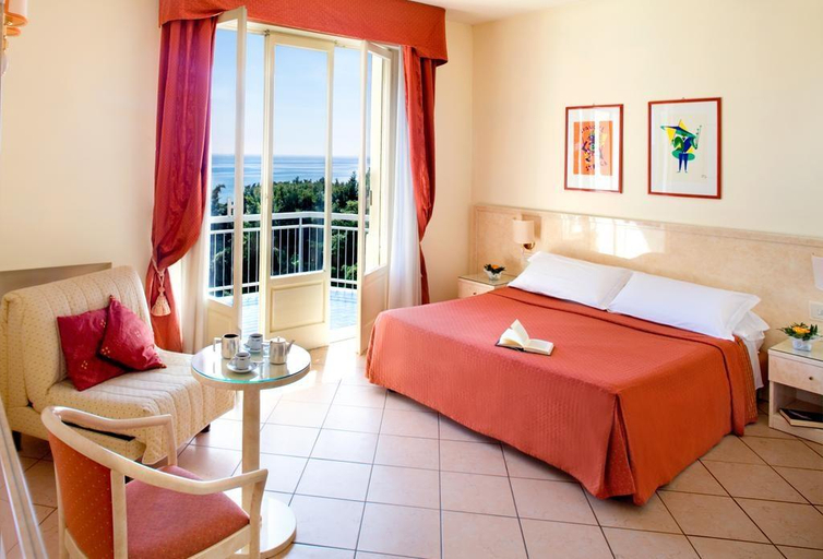 Bedroom 2, Hotel Eden Park, Imperia