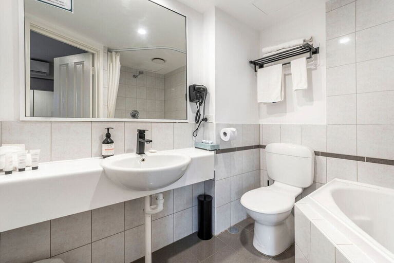 Bathroom 3, The Swan Valley Hotel, Swan