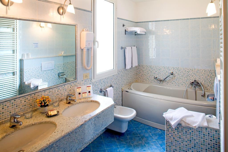 Bathroom 3, Hotel Eden Park, Imperia