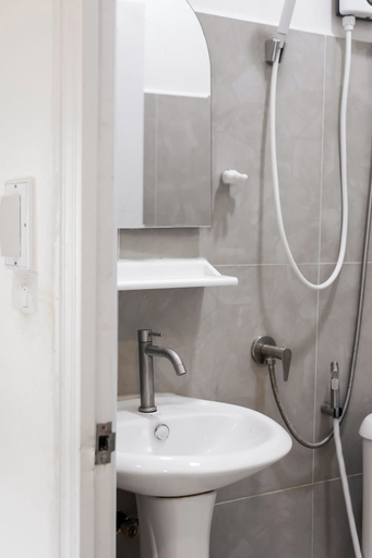 Bathroom 3, The Roamery Hostel, Phra Nakhon
