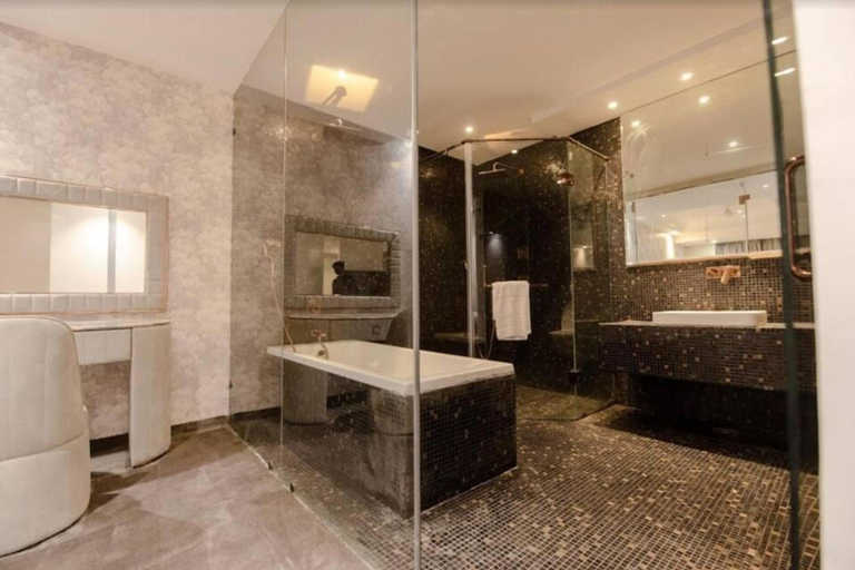 Bathroom, SHAWN ELIZEY, Jabalpur